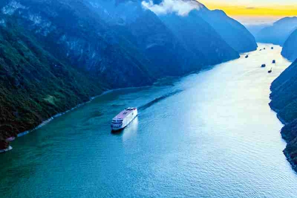 【世紀系列】長江三峽[世紀凱歌]游船  打破常規設計思路，從游客出游需求出發，讓旅行化繁為簡