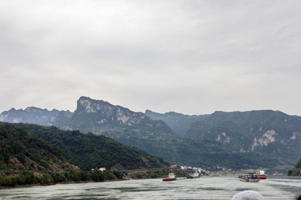 兩壩一峽一日游和兩壩一峽西陵峽半日游有什么區別?