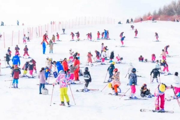 開板！五峰國際滑雪場(chǎng)迎來新雪季