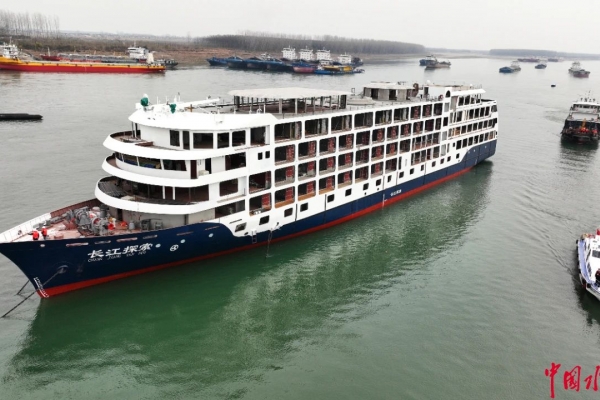 宜昌海事精心維護“長江探索”號豪華游輪安全下水