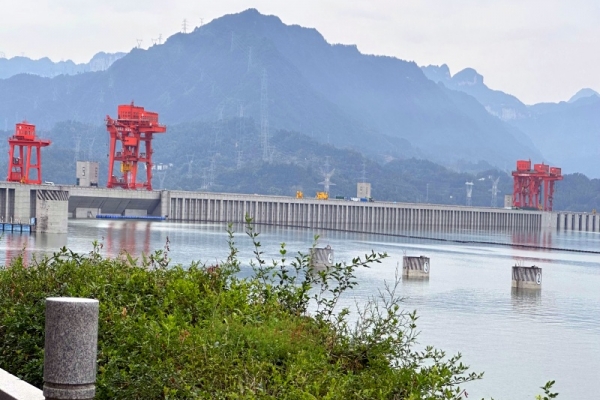 三峽大壩升船機和三峽大壩五級船閘是一個項目嗎?他們有什么區(qū)別