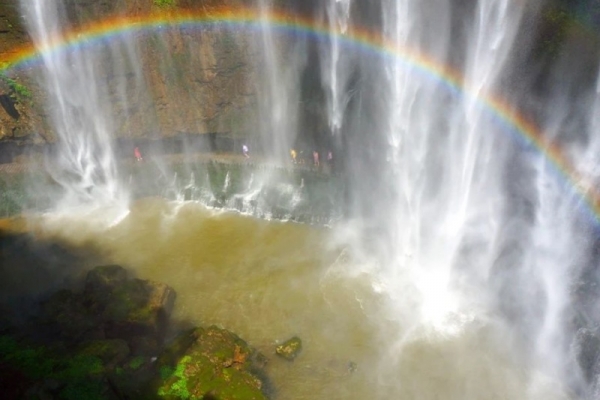 清明趣游三峽大瀑布:高空攬瀑贏盲盒