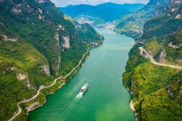 “兩壩一峽”是什么？?jī)蓧我粛{系列產(chǎn)品：兩壩一峽葛洲壩船閘線、兩壩一峽VIP、臻享全域游