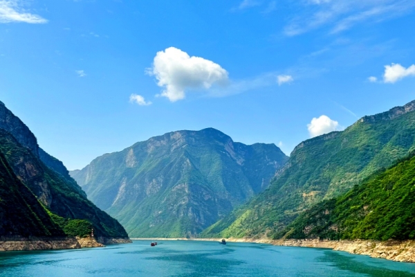 長江三峽游船世紀江山如詩一日游行程中是否會經(jīng)過三峽大壩?