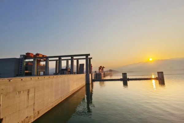 兩壩一峽臻享全域游會過葛洲壩船閘和三峽升船機嗎