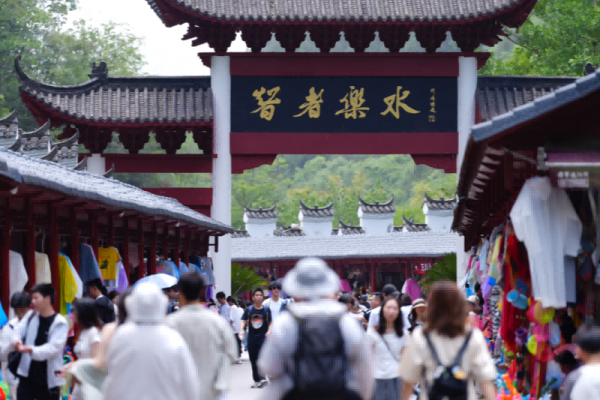 三峽大瀑布五一再創新高、火爆收官,已經期待和你的下一次相遇了!