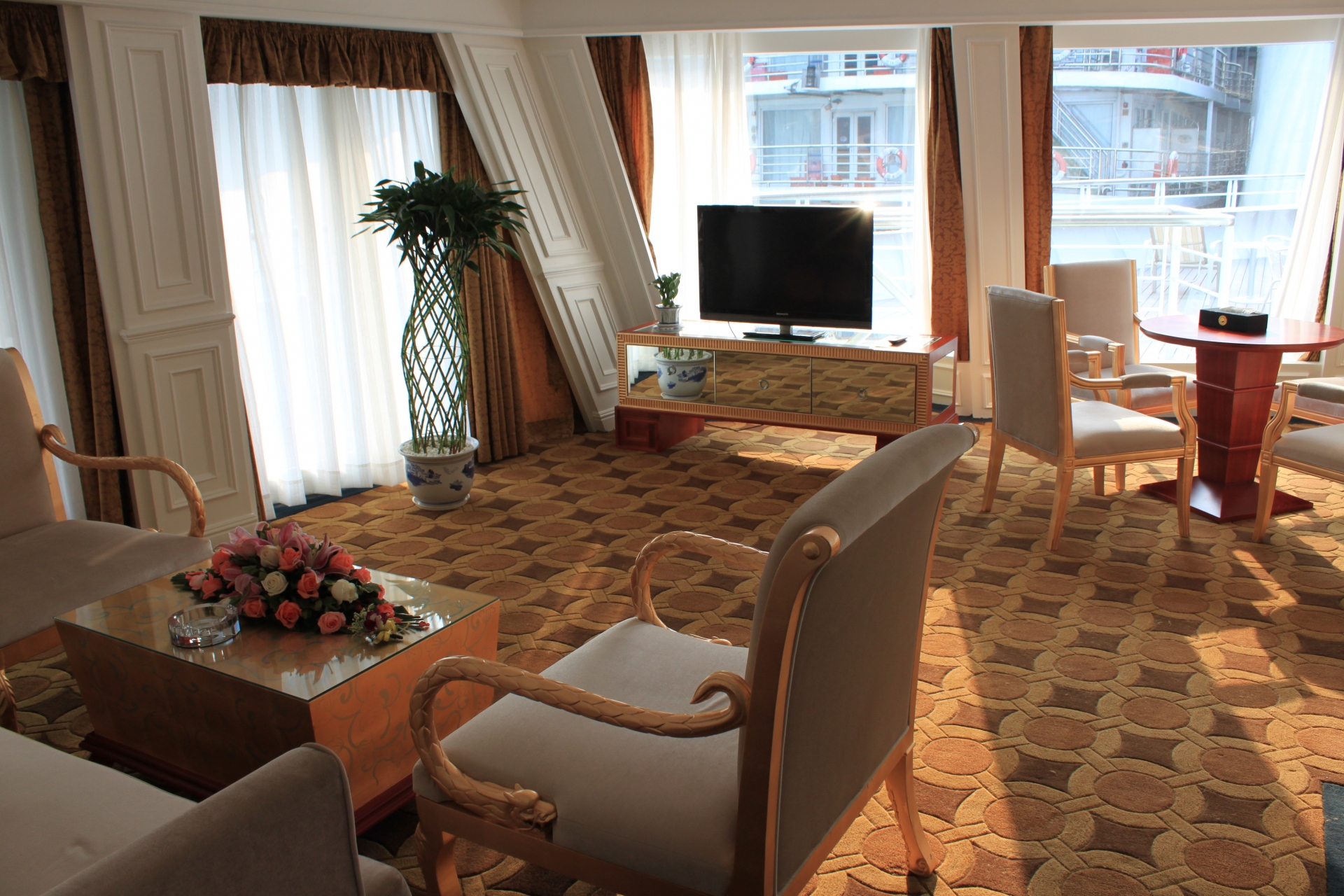 總統(tǒng)套房客廳