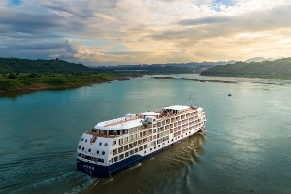 長(zhǎng)江探索號(hào)首航驚艷登場(chǎng)，重新定義內(nèi)河游輪體驗(yàn)