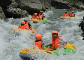宜昌第一漂——九畹溪漂流，【在哪里坐車，哪里購票，多大的小孩可以漂】
