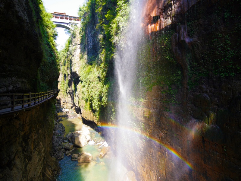 云龍地縫-彩虹瀑布_副本