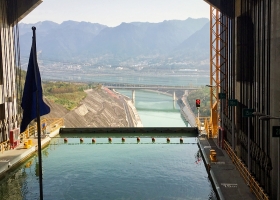 宜昌周邊二日游推薦【兩壩一峽三峽人家+大壩升船機】預(yù)約熱線 18986789364