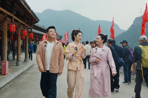 央視“六公主”現身清江畫廊，這里超適合拍武俠片～